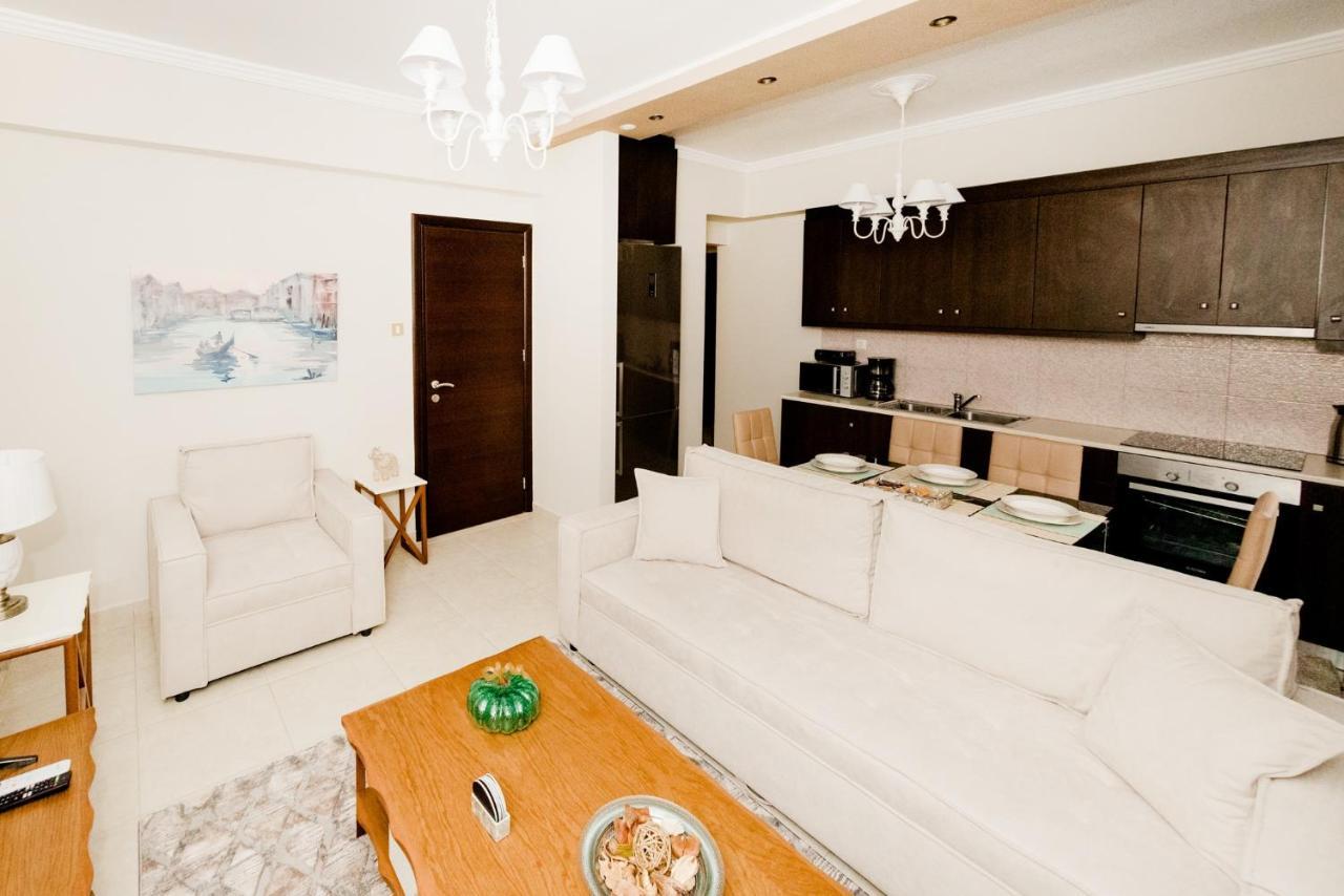 Best House, Ellinou Stratiotou, Ayia, Patra Exterior photo